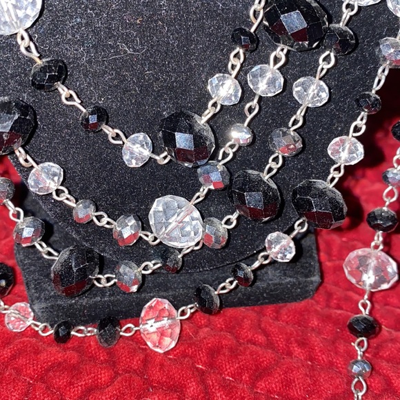 Black and Clear Crystal Cut Necklace with appearance of 5 strands of beads - Picture 2 of 4